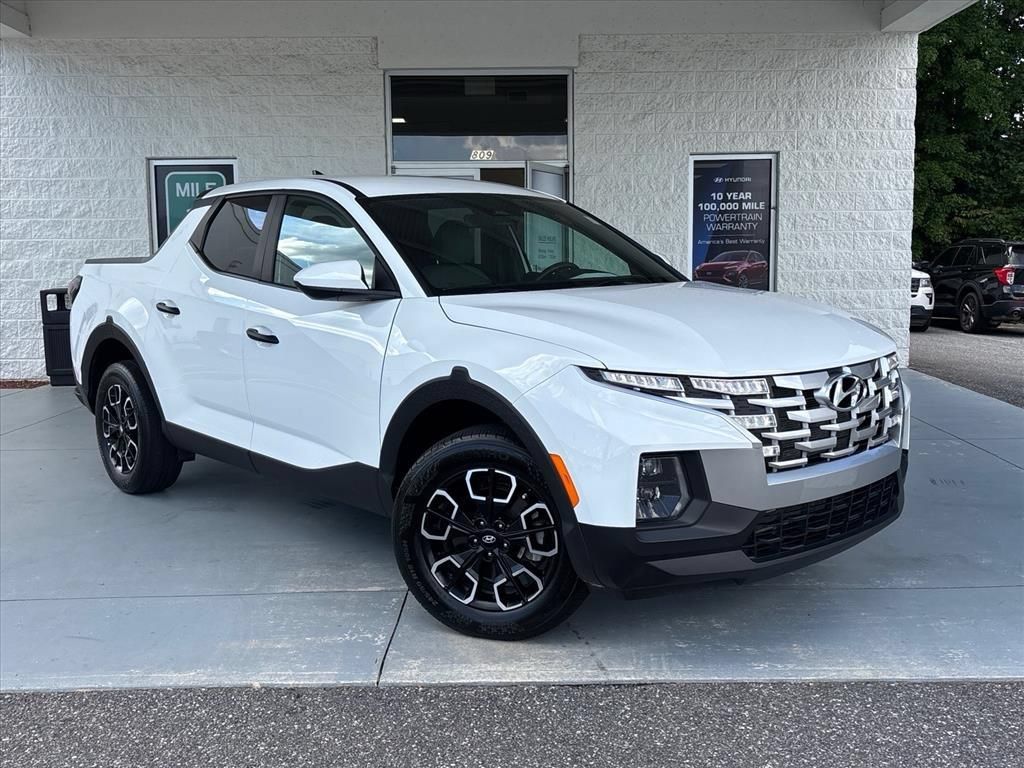 Used 2024 Hyundai Santa Cruz SE FWD image 1