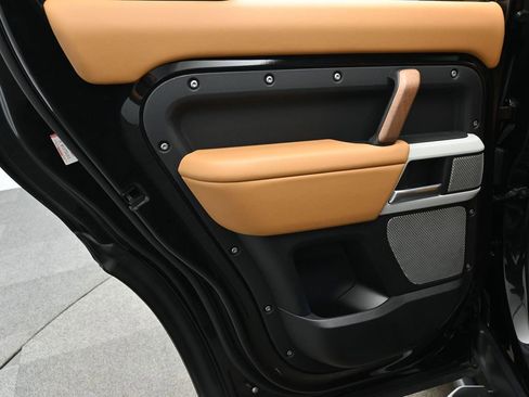 Used 2024 Land Rover Defender 130 S image 14