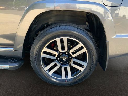 Used 2023 Toyota 4Runner Limited AWD/4WD image 40