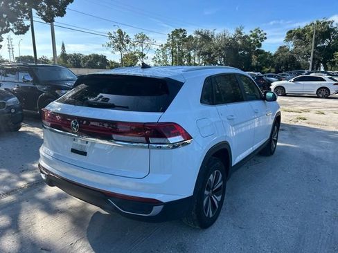Used 2024 Volkswagen Atlas Cross Sport SE FWD image 4