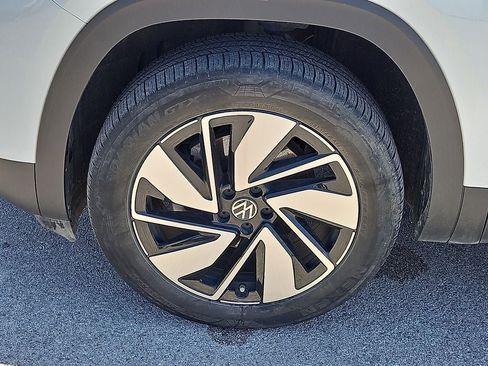 Used 2024 Volkswagen Atlas SE FWD image 13