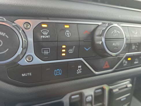 Used 2024 Jeep Wrangler High Altitude image 24