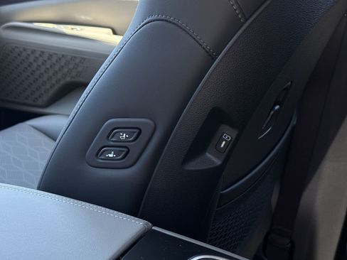 New 2026 Kia Carnival EX FWD image 34