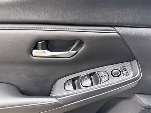 Used 2025 Nissan Sentra SV image 11