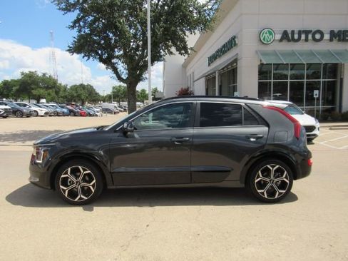 Used 2023 Kia Niro EX Touring image 14