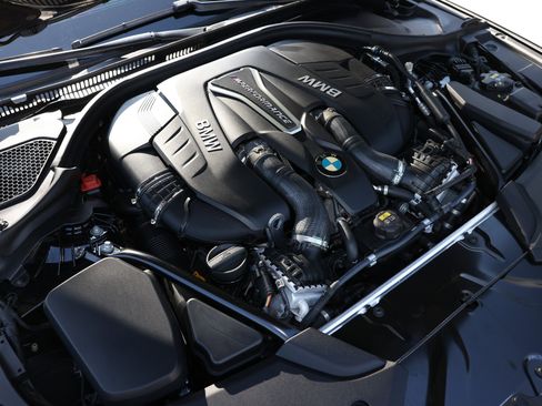 Used 2019 BMW M550i xDrive image 56