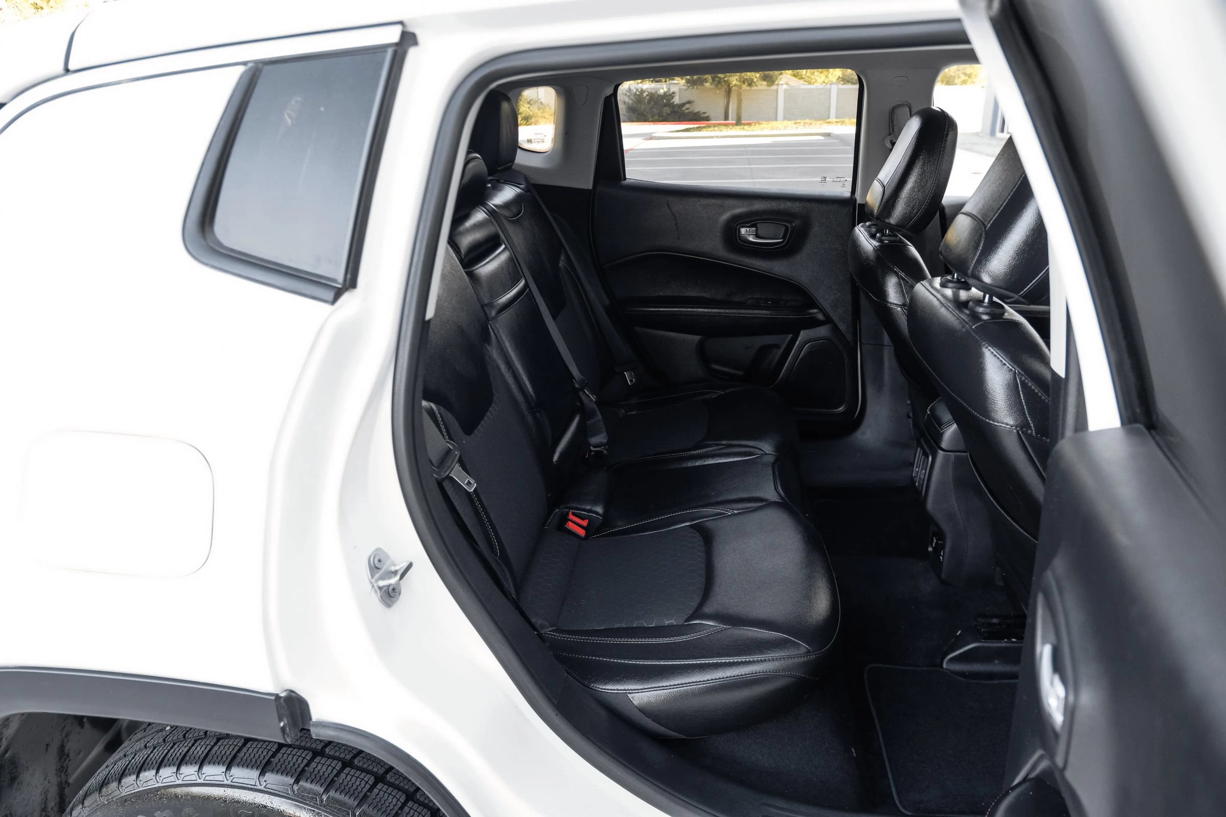 Used 2018 Jeep Compass Latitude w/ Popular Equipment Group AWD/4WD image 38