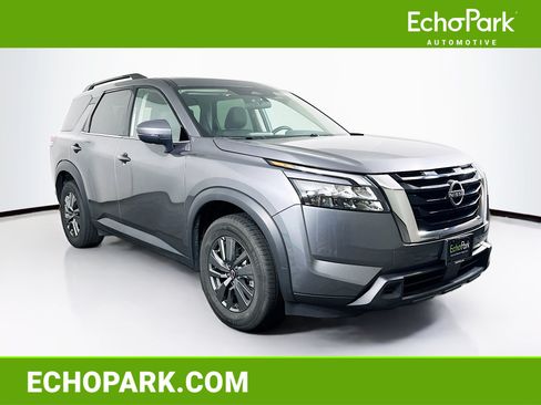 Used 2024 Nissan Pathfinder SV FWD image 1