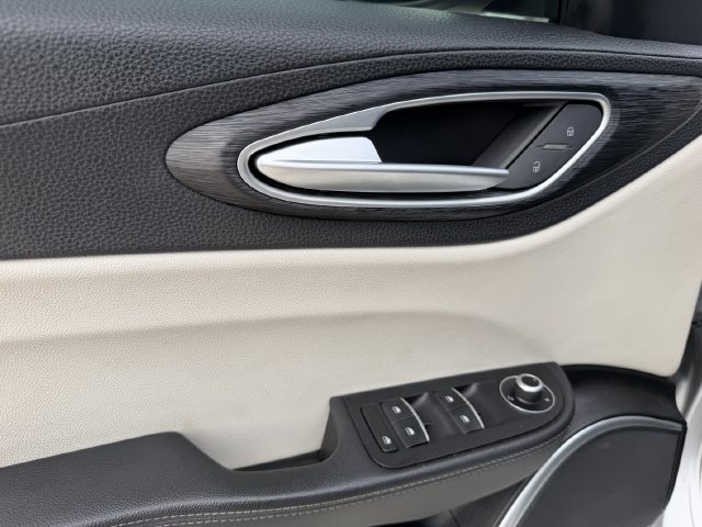 Used 2019 Alfa Romeo Giulia w/ Quick Order Package 22K Sport RWD image 11