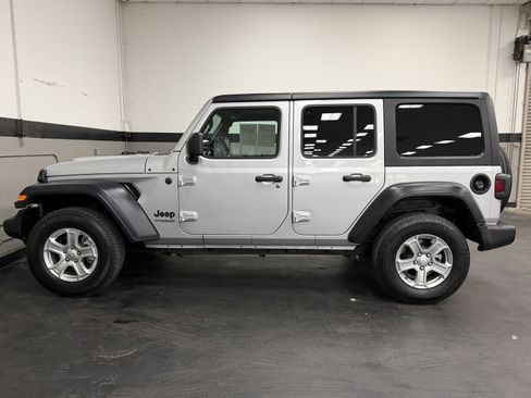 Used 2022 Jeep Wrangler Unlimited Sport image 9