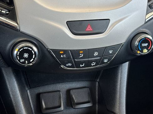 Used 2018 Chevrolet Cruze LS FWD image 15