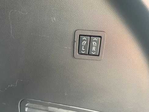 Used 2019 Buick Enclave Premium AWD/4WD image 34