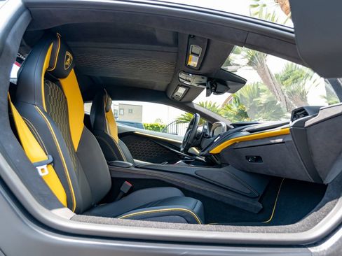 Used 2025 Lamborghini Revuelto AWD/4WD image 8