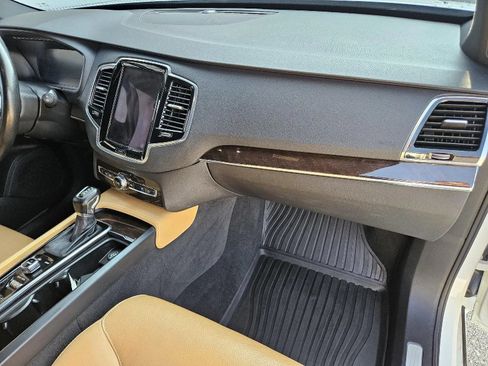 Used 2017 Volvo XC90 T6 Momentum w/ Vision Package AWD/4WD image 15