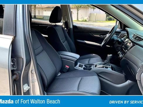 Used 2018 Nissan Rogue SV FWD image 30