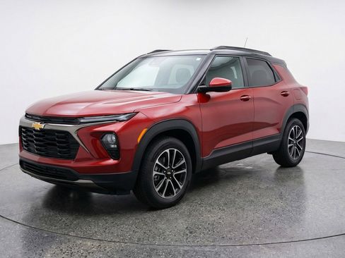 Used 2025 Chevrolet TrailBlazer LT image 3