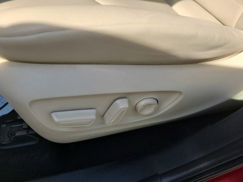 Used 2020 Toyota Highlander XLE image 12