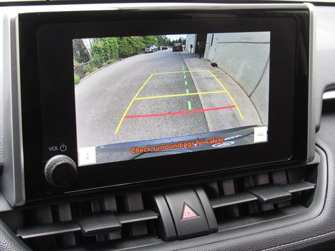 Certified 2025 Toyota RAV4 LE AWD/4WD image 30
