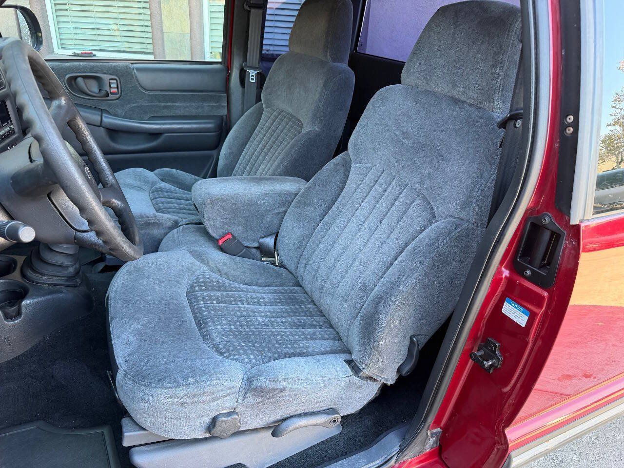 Used 2001 Chevrolet S10 Pickup LS w/ Preferred Equipment Group RWD image 18