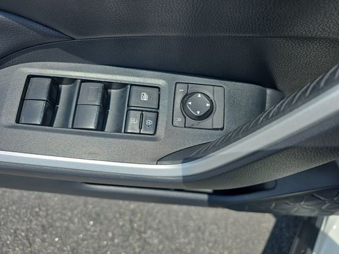 Used 2021 Toyota RAV4 XLE w/ Convenience Package FWD image 28