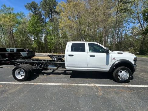 New 2026 RAM 5500 Tradesman w/ Chrome Appearance Group AWD/4WD image 7
