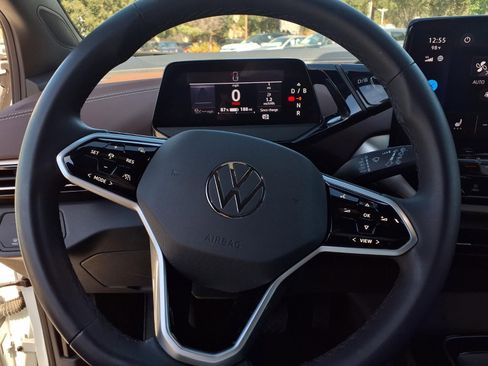 Certified 2023 Volkswagen ID.4 Pro image 11