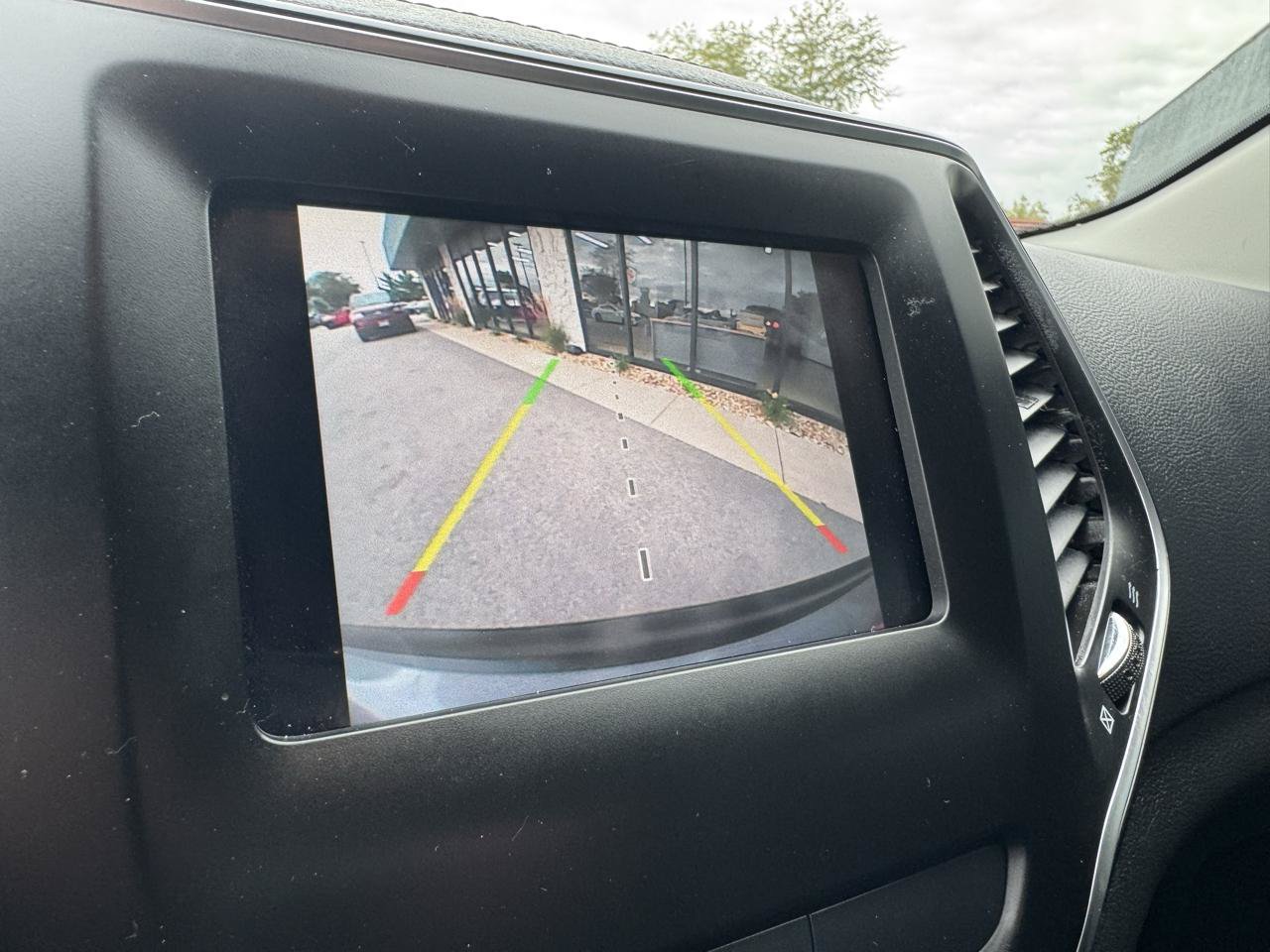 Used 2019 Jeep Cherokee Latitude Plus FWD image 5