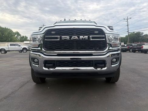 Used 2024 RAM 5500 Tradesman w/ Chrome Appearance Group AWD/4WD image 25