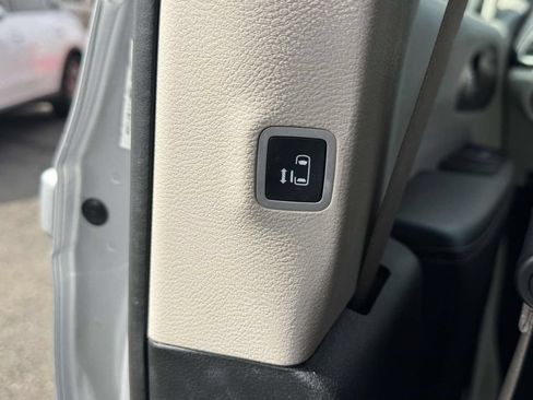 Used 2022 Chrysler Voyager LX FWD image 29