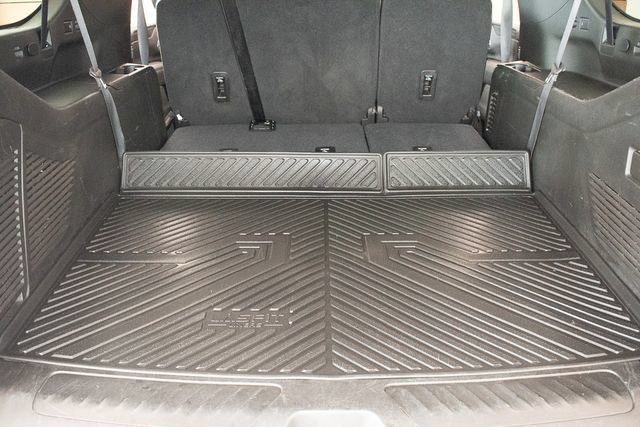 Used 2021 GMC Yukon XL SLT w/ SLT Luxury Plus Package RWD image 15