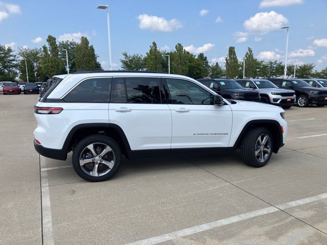 New 2026 Jeep Grand Cherokee Limited w/ Luxury Tech Group II AWD/4WD image 5