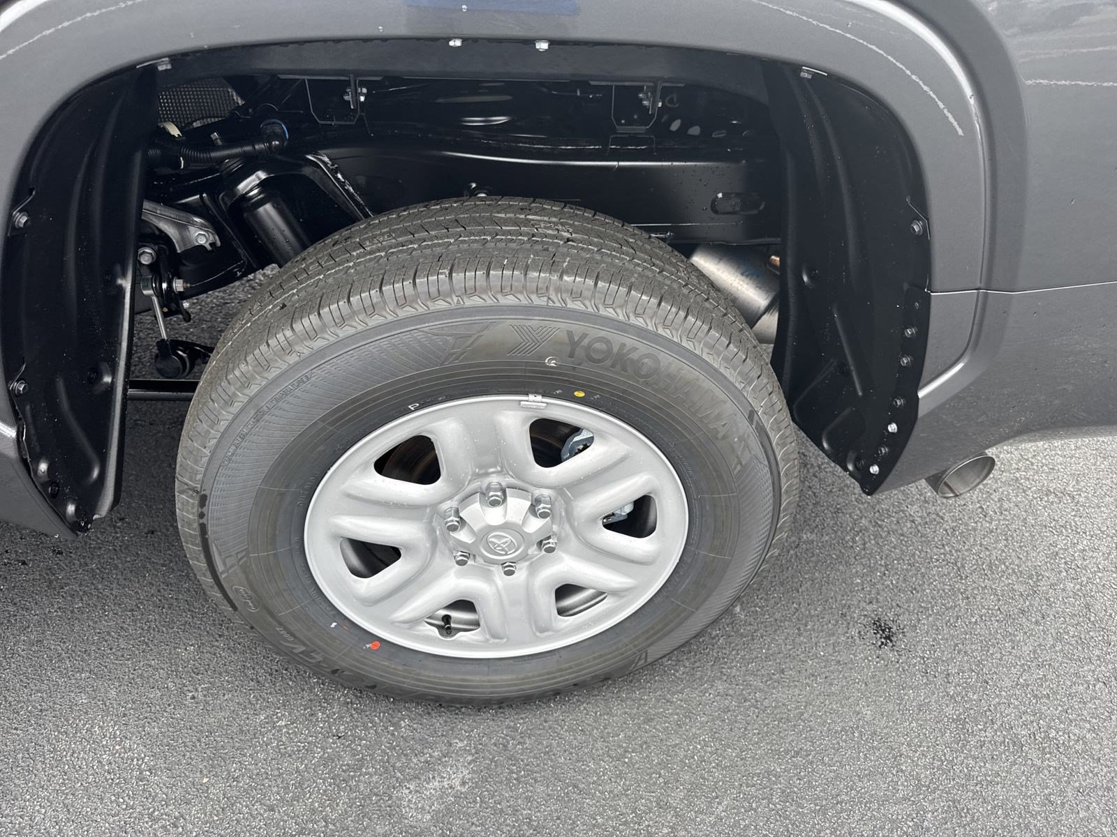 New 2025 Toyota Tundra SR w/ SR Tow Package AWD/4WD image 12