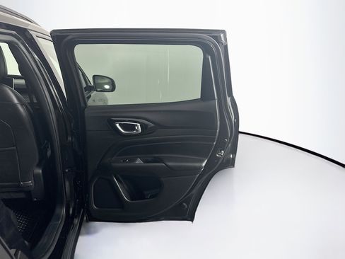 Used 2024 Jeep Compass Latitude w/ Convenience Group AWD/4WD image 31