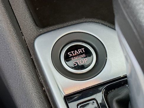 Used 2025 Nissan Sentra SV image 19