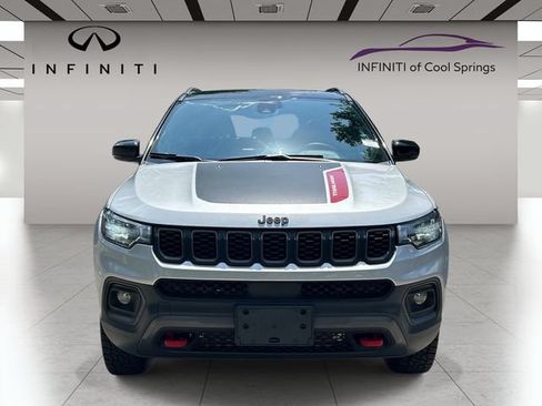 Used 2025 Jeep Compass Trailhawk w/ Trailer Tow Group AWD/4WD image 2
