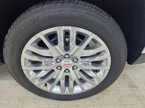 Used 2025 GMC Yukon XL Denali AWD/4WD image 22