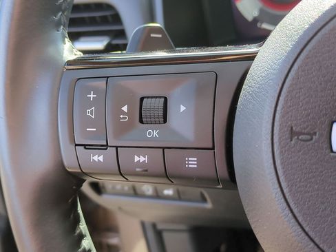 Used 2024 Nissan Rogue SL w/ SL Premium Package image 11