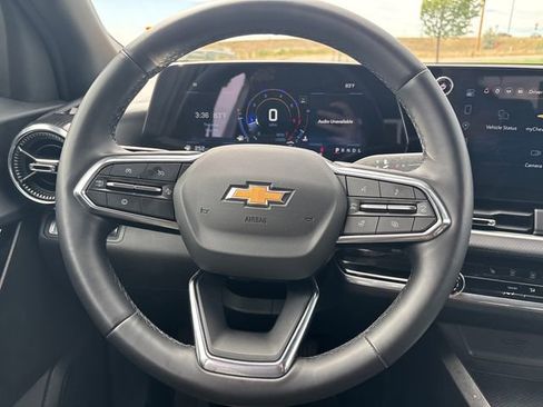 Used 2025 Chevrolet Equinox LT AWD/4WD image 14