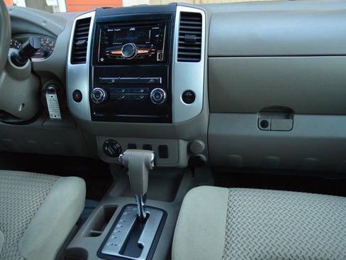 Used 2010 Nissan Frontier SE AWD/4WD image 19