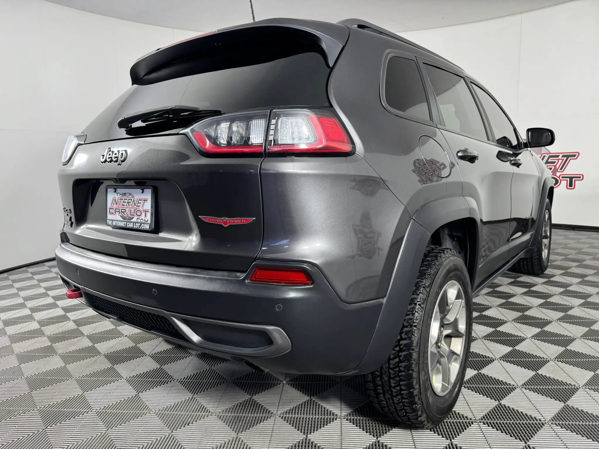 Used 2019 Jeep Cherokee Trailhawk AWD/4WD image 28