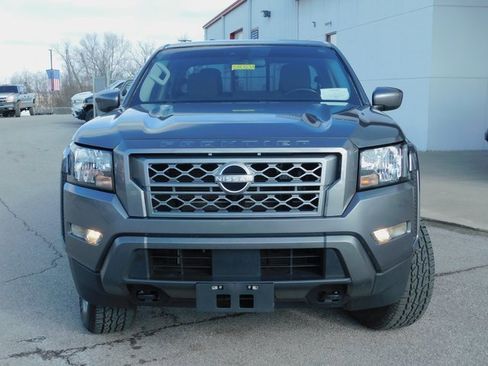 Used 2022 Nissan Frontier SV image 3
