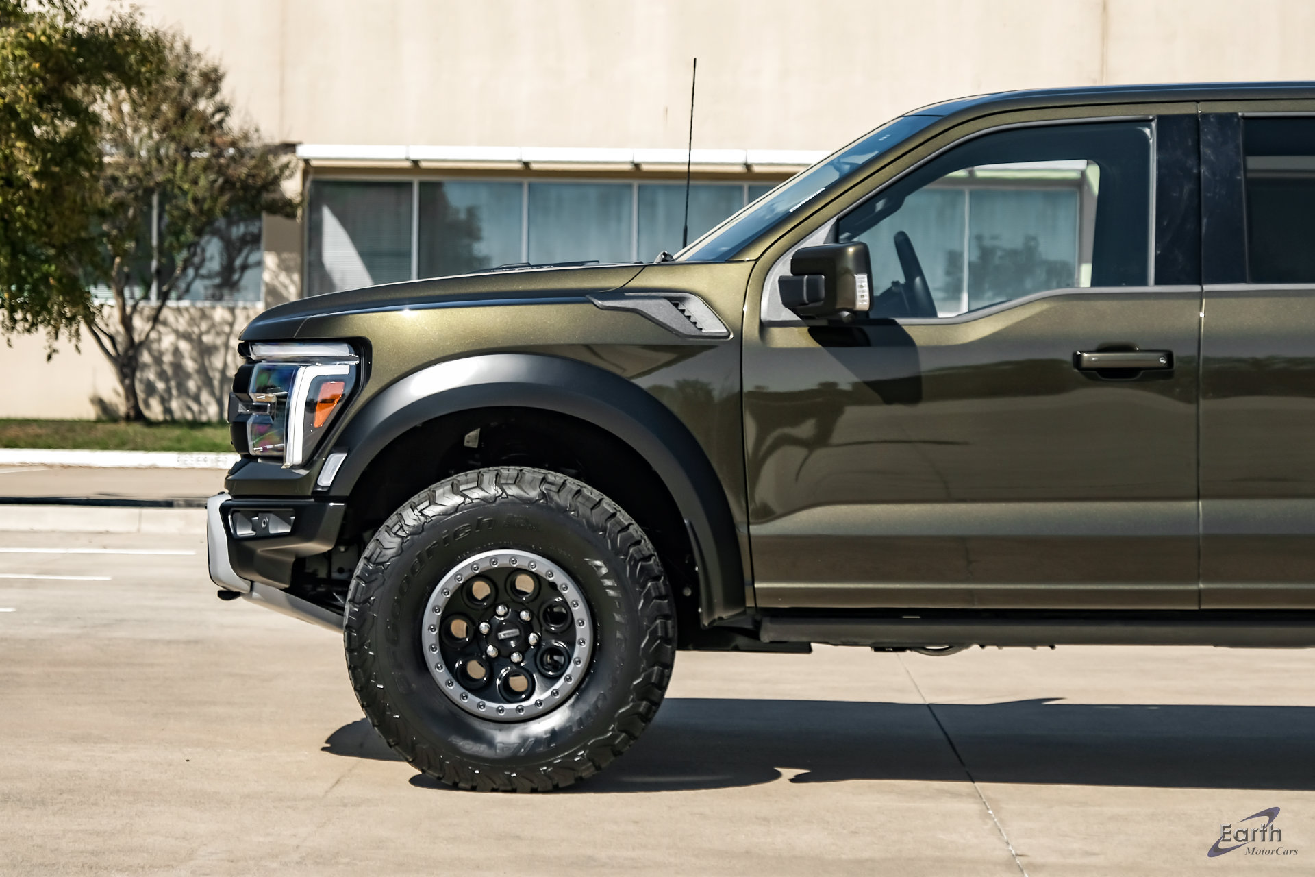 Used 2025 Ford F150 Raptor AWD/4WD image 8