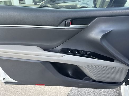 Used 2020 Toyota Camry LE image 23