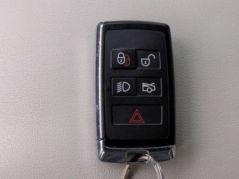 Used 2020 Jaguar XE S image 30