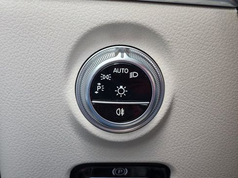 Used 2025 Mercedes-Benz C 300 4MATIC Sedan image 21