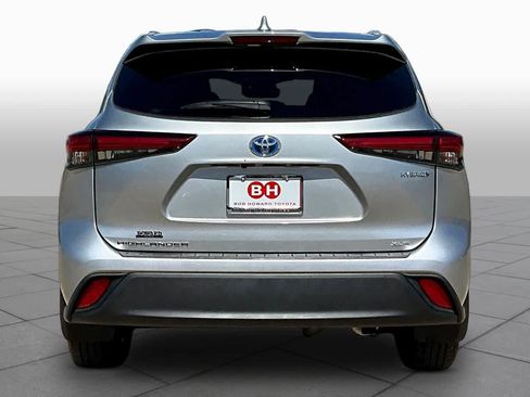 Used 2023 Toyota Highlander XLE image 5