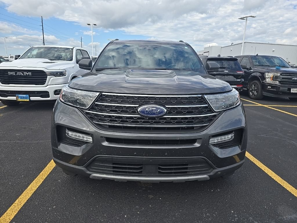 Used 2020 Ford Explorer XLT w/ Equipment Group 202A AWD/4WD image 3