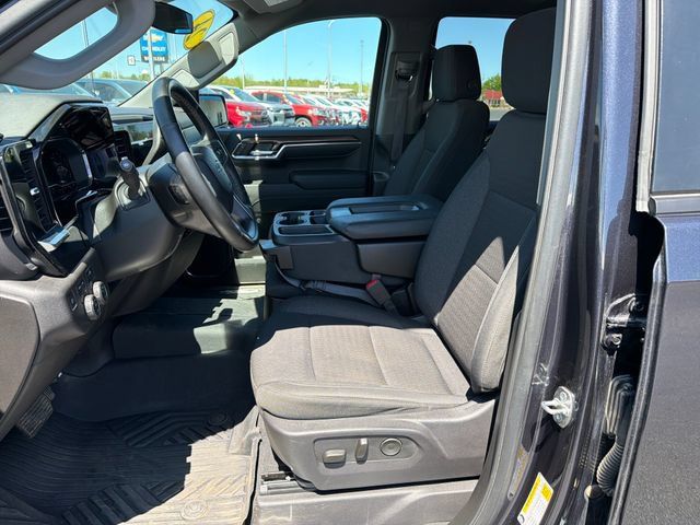 Used 2024 Chevrolet Silverado 1500 RST AWD/4WD image 15
