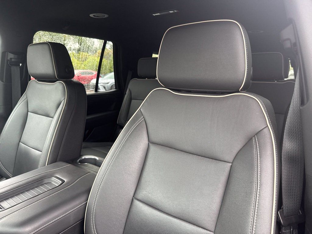 Used 2023 GMC Yukon SLT w/ SLT Luxury Package AWD/4WD image 13