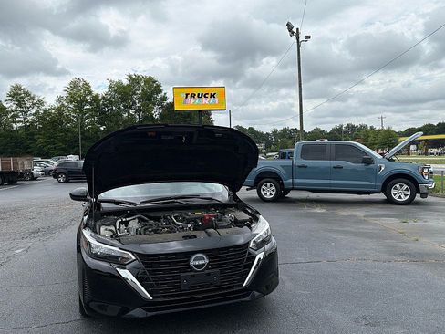 Used 2025 Nissan Sentra SV FWD image 5